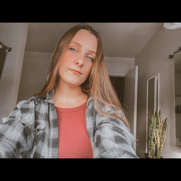 Meet your newest Posher, Brittany - Picture 4 of 4